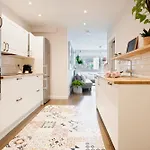 Heart Of San Sebastian⎮Walk Score 99⎮3 Baths
